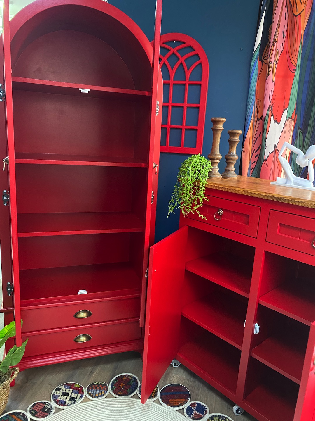 vintage-urunler-yasam-kirmizi-cizgili-dolap-turuncu-atolye-01